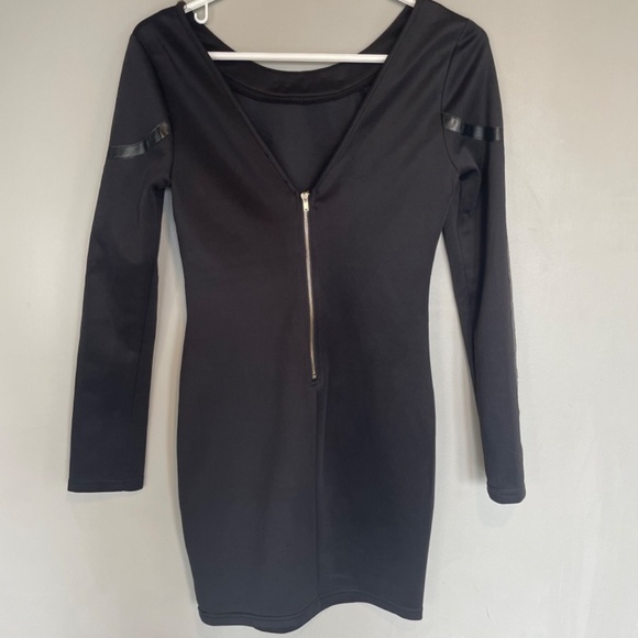 Black mini cocktail dress gold accents small - Picture 8 of 9